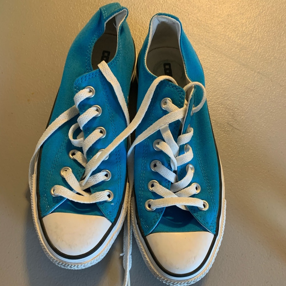 Converse Tennis Shoes